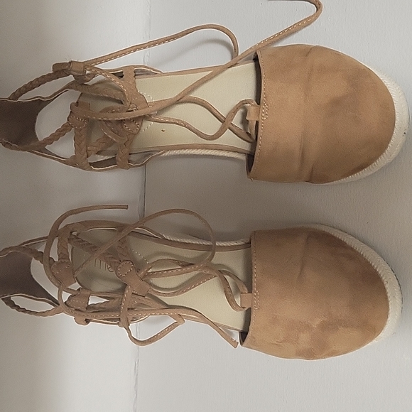 Shoes - Picture 4 of 8